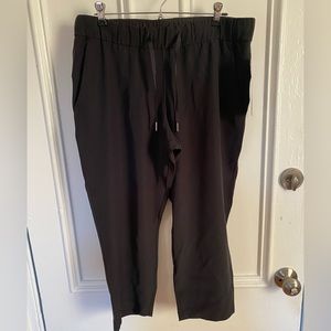 Lululemon on the fly crop pants
